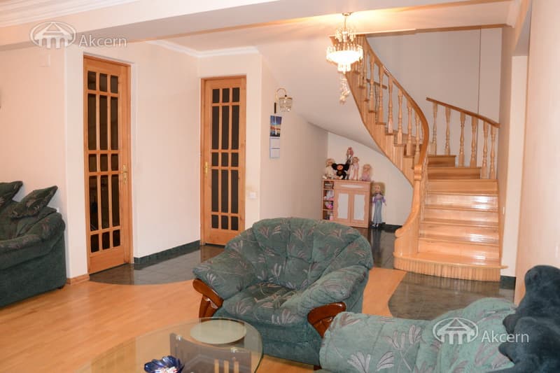 House · 6 rooms · 250 m² · Arabkir