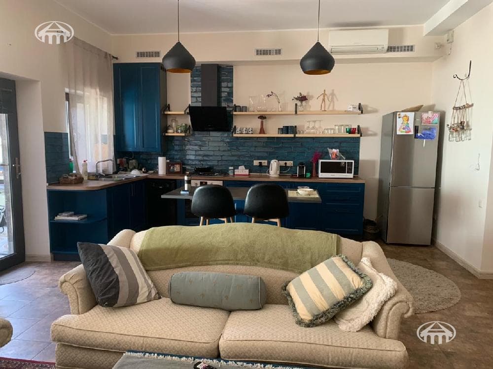 Таунхаус · 4 комн. · 180 м² · Аван