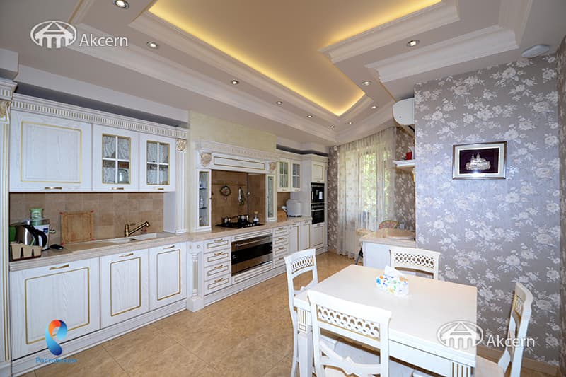 Квартира · 4 комн. · 174 м² · Кентрон