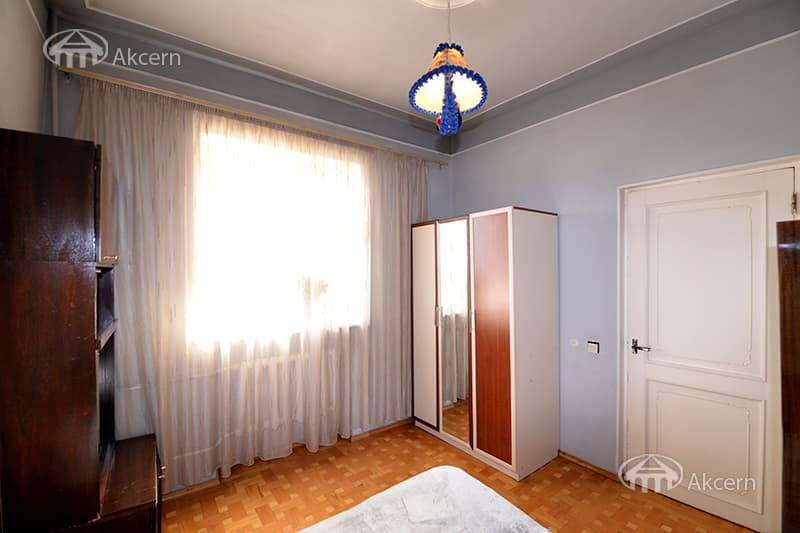 House · 7 rooms · 460 m² · Kentron