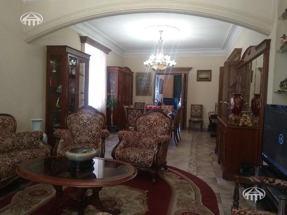 Առանձնատուն · 4 սեն. · 148 մ² · Կենտրոն