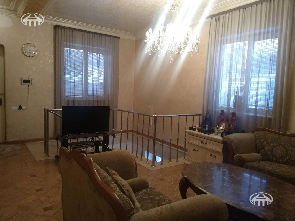 Особняк · 4 комн. · 363 м² · Кентрон