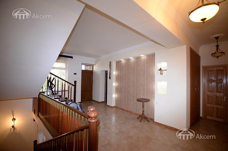 Office · 335 m² · Kentron