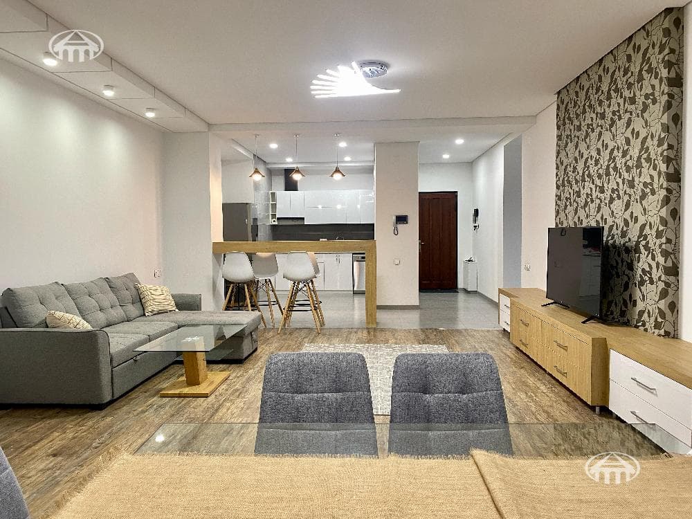 Apartment · 2 rooms · 91 m² · Kentron