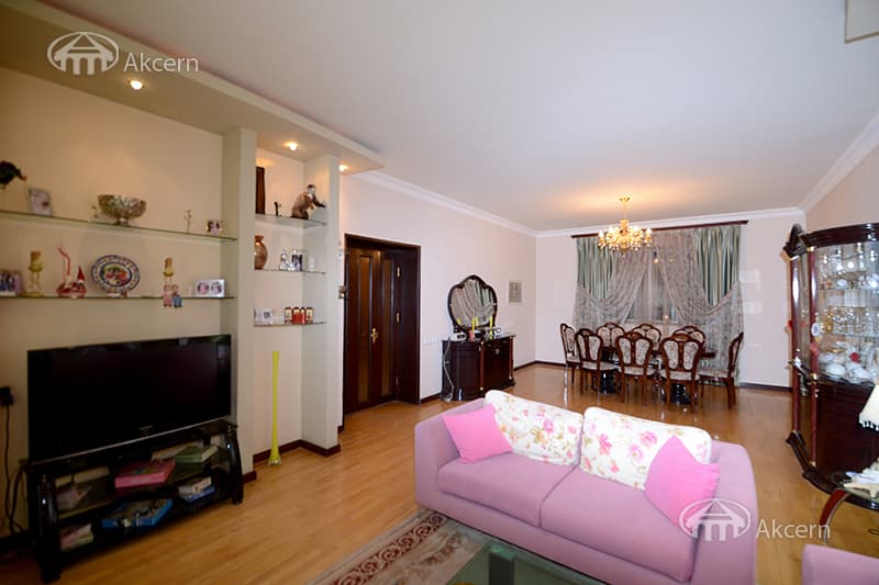 Дом · 5 комн. · 342 м² · Давташен