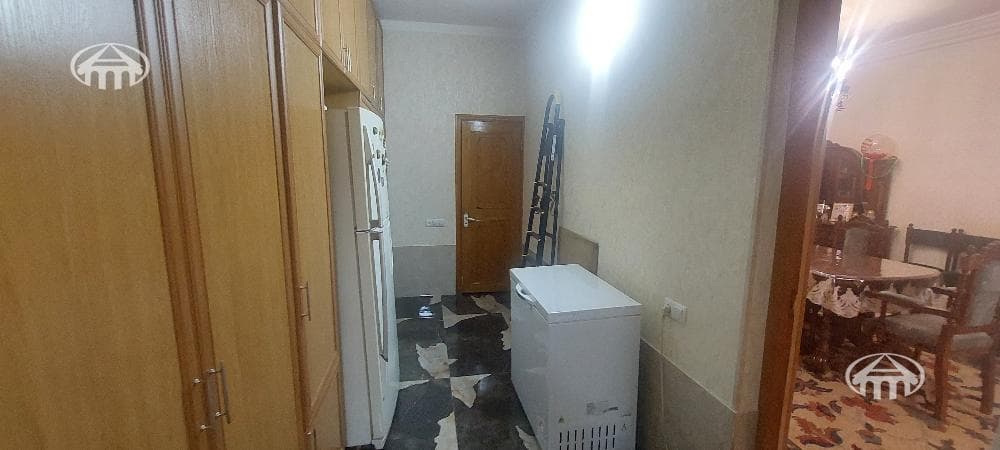 House · 4 rooms · 238 m² · Erebuni