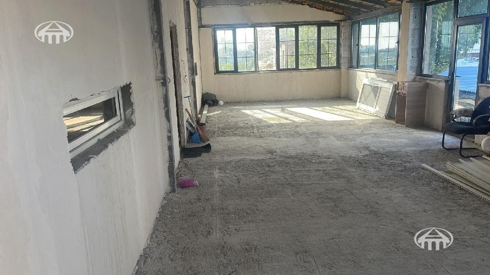 Дом · 5 комн. · 375 м² · Аджапняк