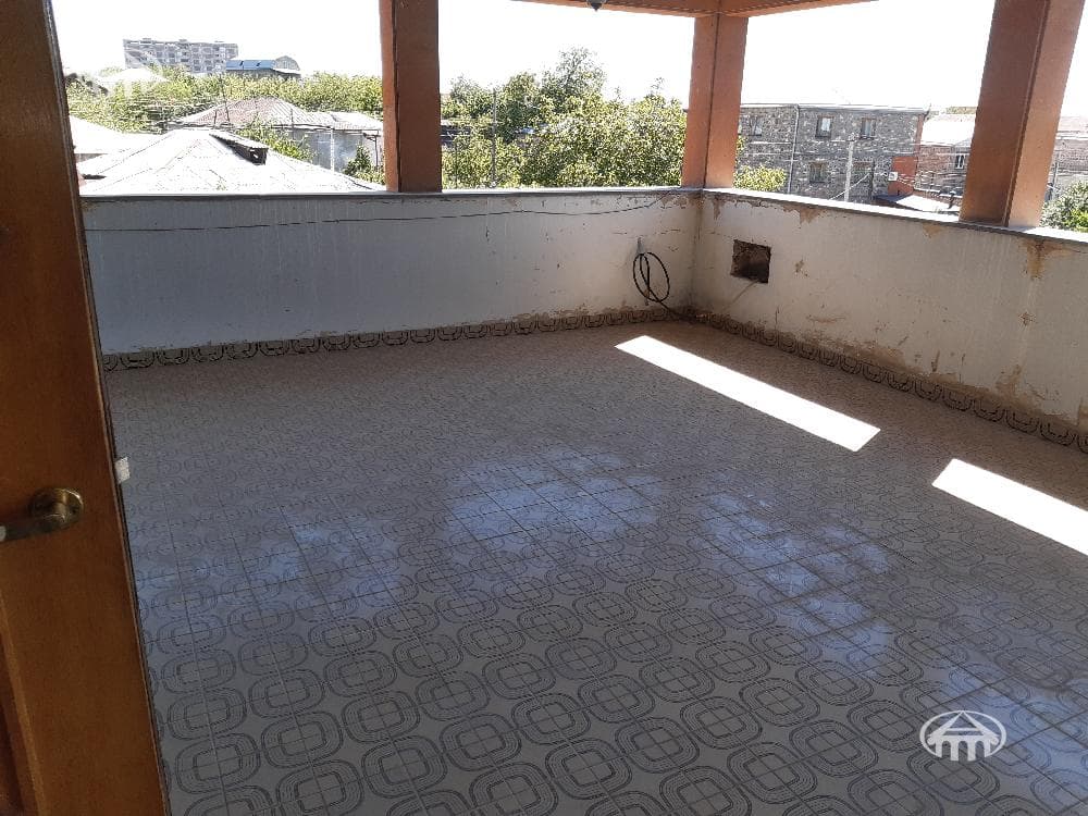 House · 7 rooms · 774 m² · Kanaker-Zeytun