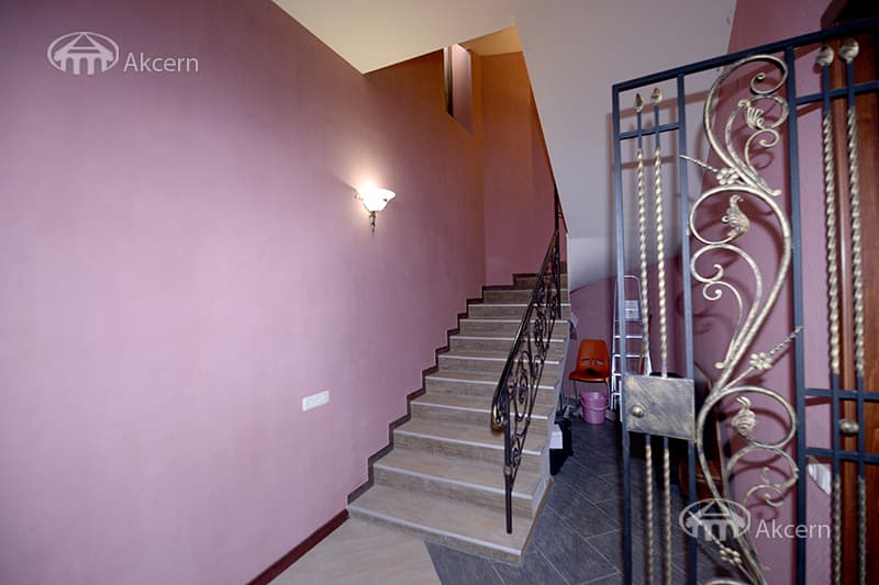 Дом · 5 комн. · 540 м² · Кентрон