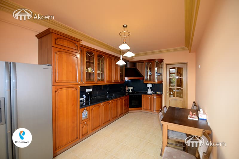 House · 6 rooms · 296 m² · Arabkir