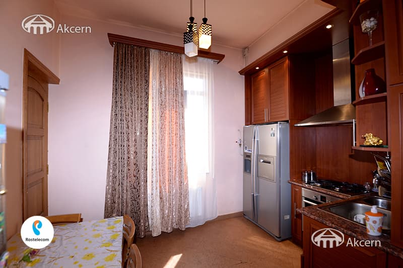 Բնակարան · 5 սեն. · 350 մ² · Կենտրոն