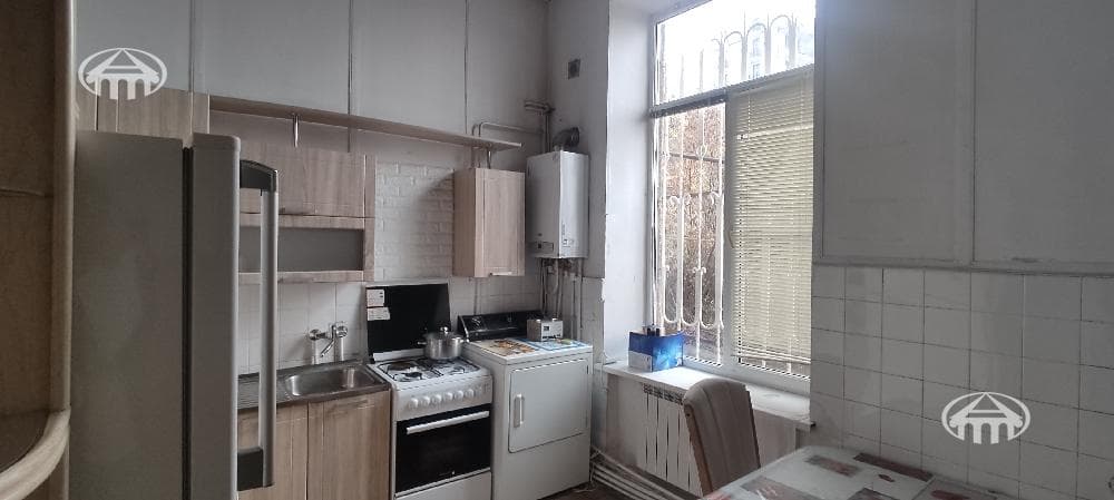 Առանձնատուն · 6 սեն. · 180 մ² · Կենտրոն