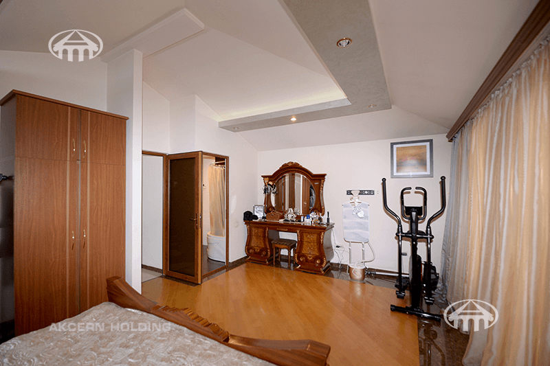 Apartment · 5 rooms · 210 m² · Kentron