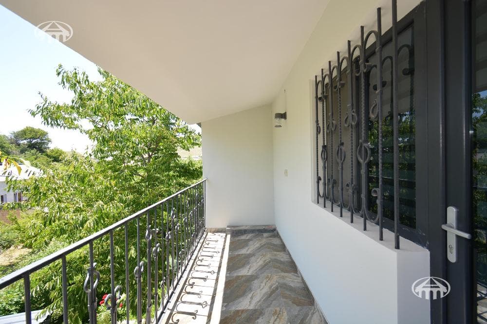 Особняк · 4 комн. · 272 м² · Птгни