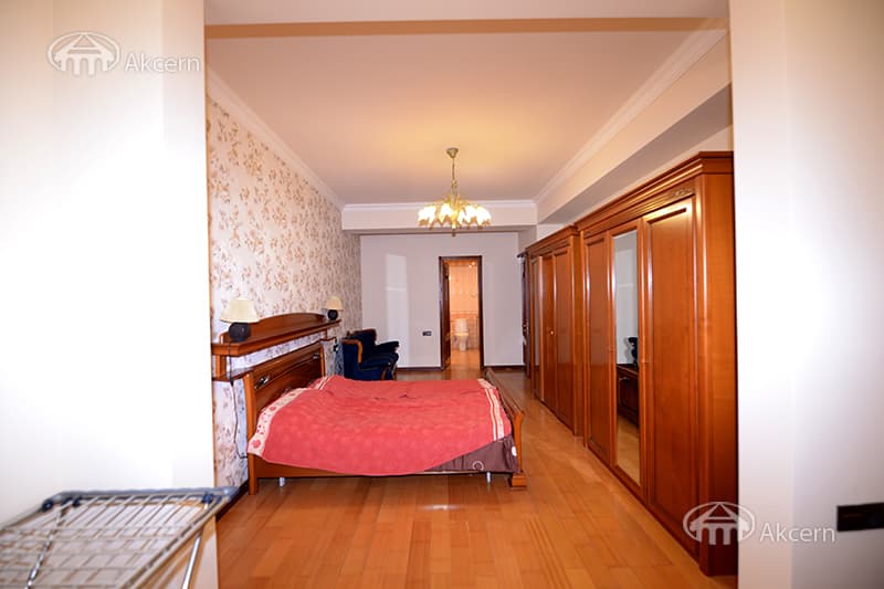 Квартира · 4 комн. · 186 м² · Кентрон
