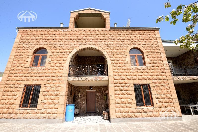 Mansion · 5 rooms · 368 m² · Ghazaravan