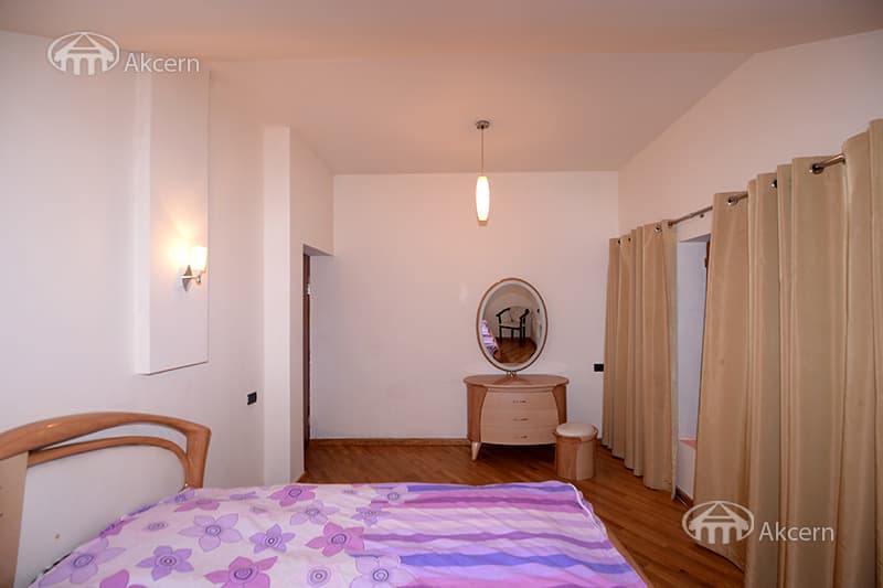 Hotel · 230 m² · Kentron
