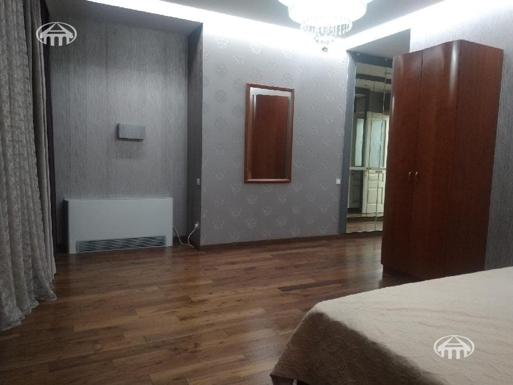 Квартира · 4 комн. · 200 м² · Кентрон