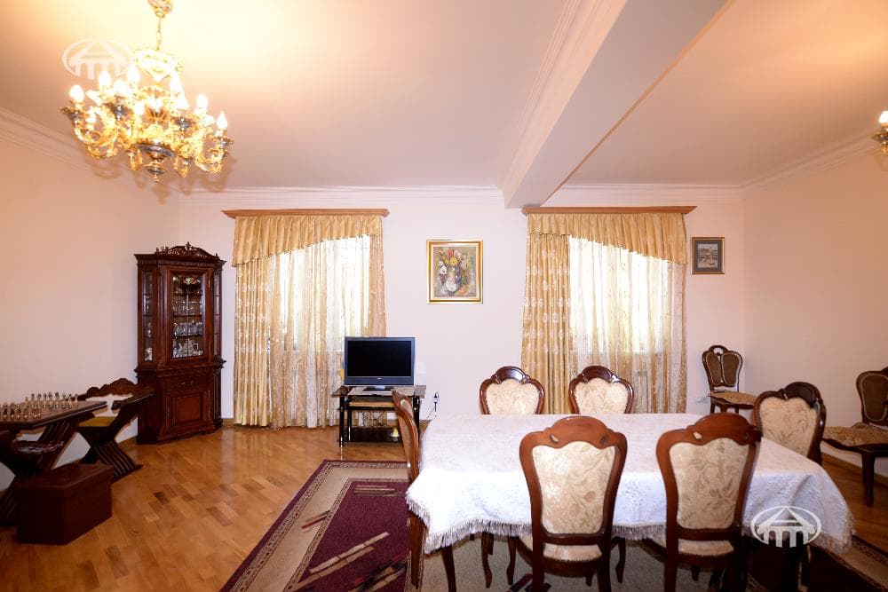 Особняк · 6 комн. · 366 м² · Канакер-Зейтун