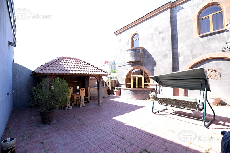 Особняк · 6 комн. · 440 м² · Кентрон