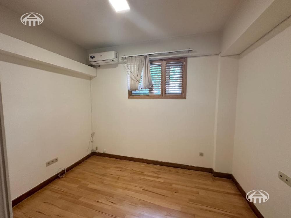 Office · 100 m² · Kentron