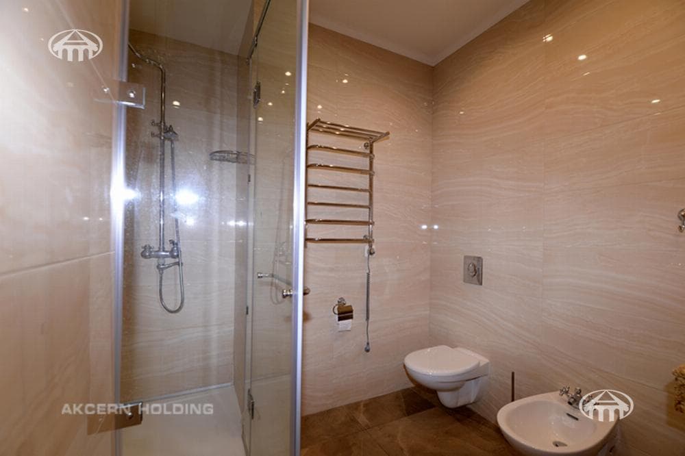 Apartment · 4 rooms · 176 m² · Kentron
