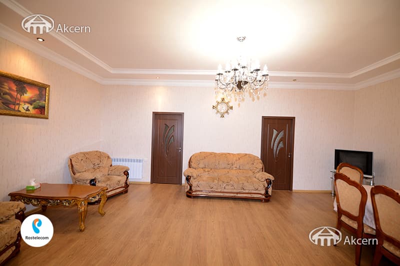 House · 4 rooms · 177 m² · Kentron