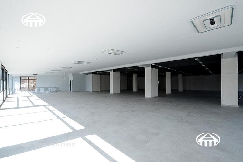 Hotel · 4,114 m² · Avan