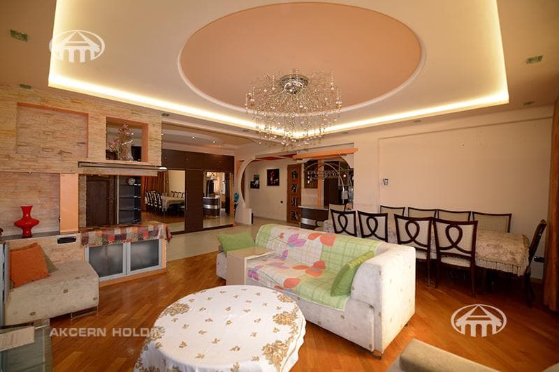 Квартира · 4 комн. · 160 м² · Кентрон
