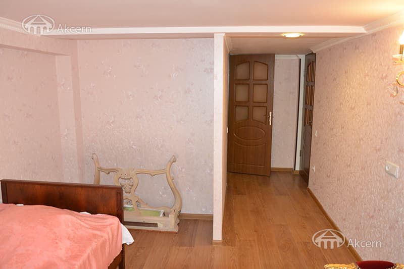 Квартира · 4 комн. · 108 м² · Кентрон