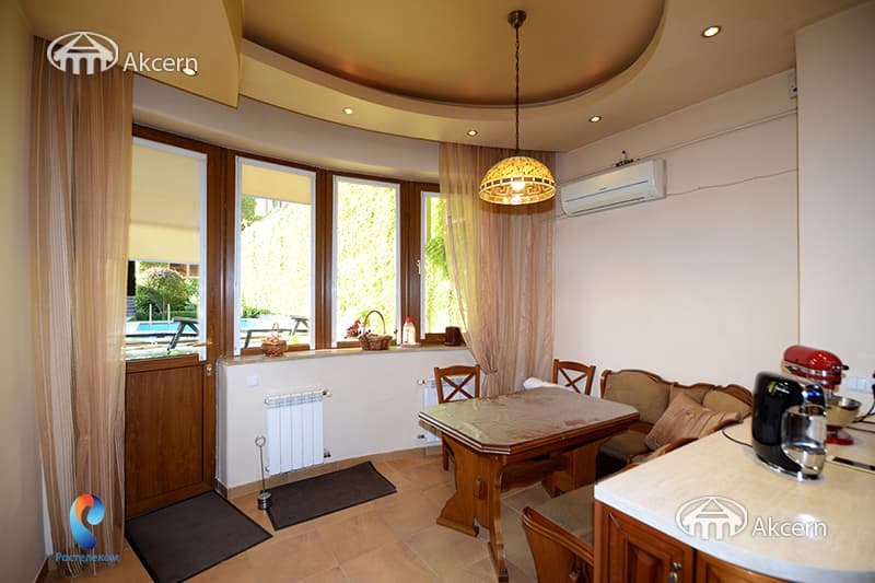 House · 6 rooms · 280 m² · Arabkir