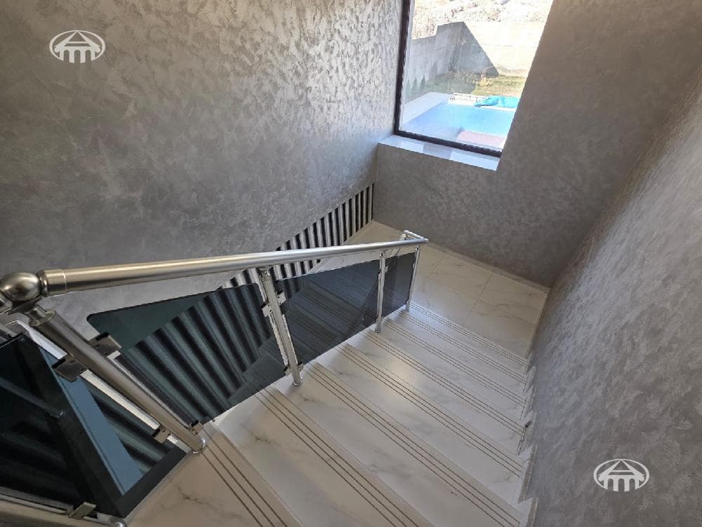 Особняк · 5 комн. · 300 м² · с. Ариндж