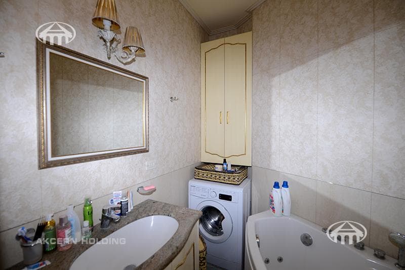 Apartment · 3 rooms · 90 m² · Kentron