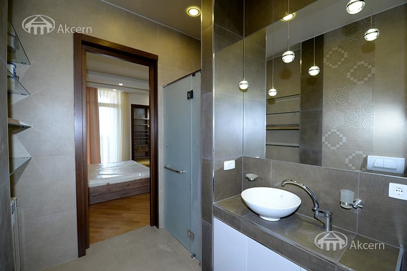 House · 5 rooms · 500 m² · Ajapnyak