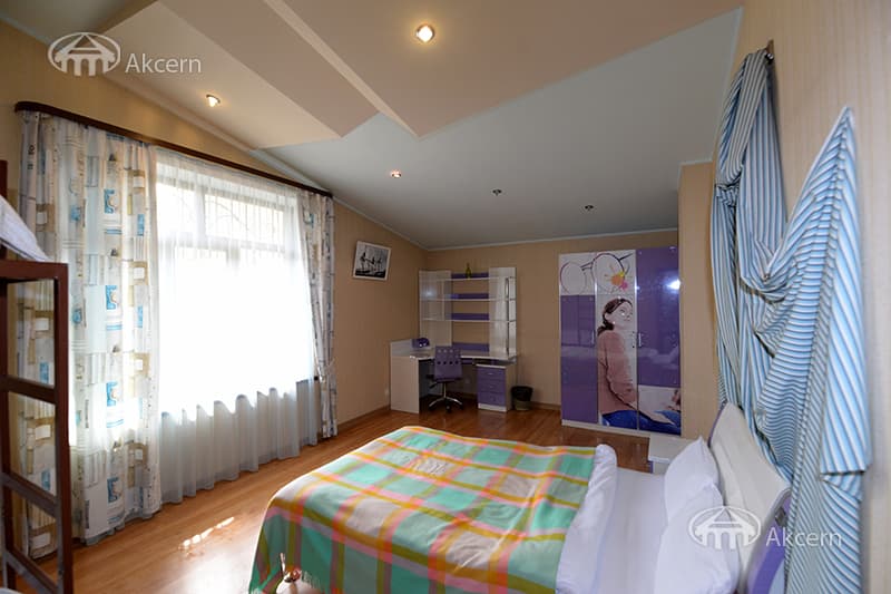 Дом · 5 комн. · 540 м² · Кентрон