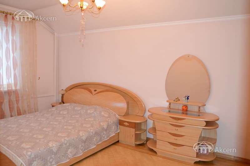 House · 6 rooms · 250 m² · Arabkir
