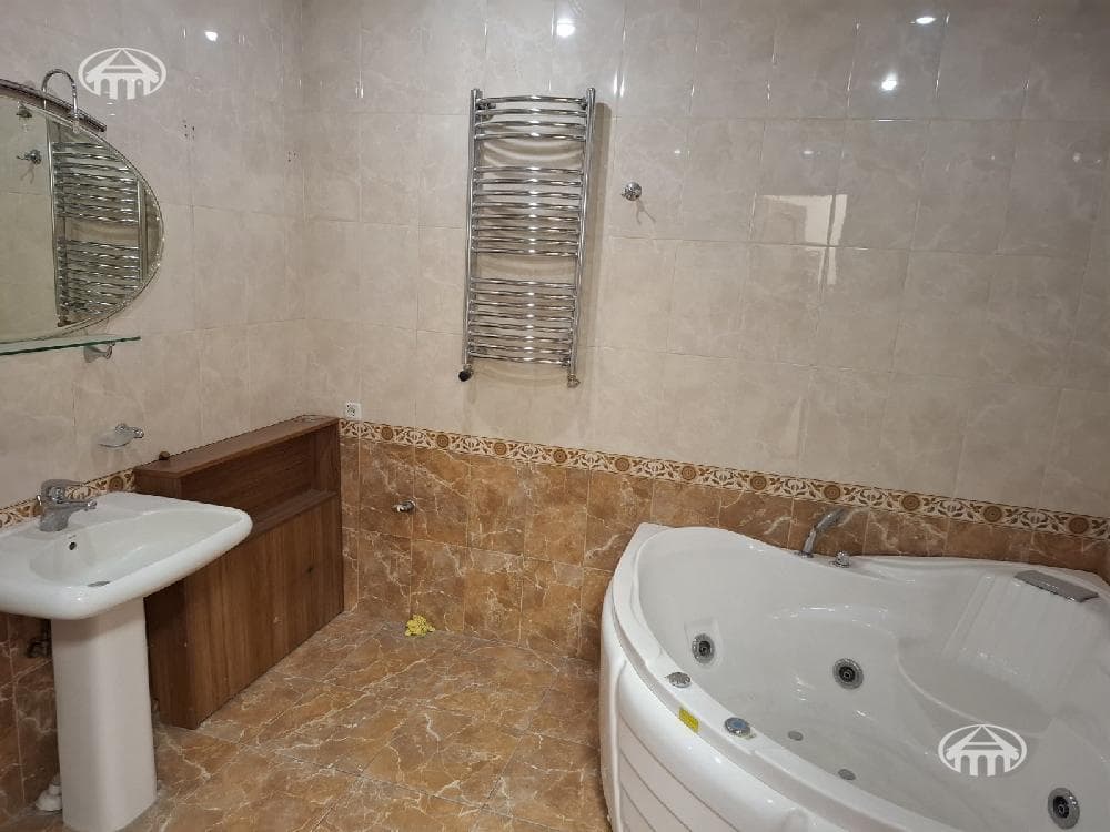 Квартира · 3 комн. · 131 м² · Арабкир