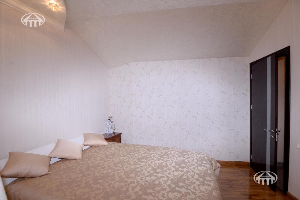Квартира · 5 комн. · 300 м² · Кентрон