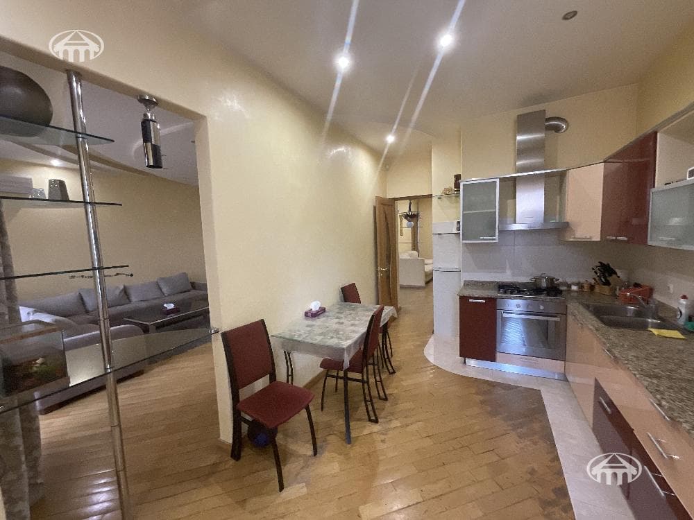 Apartment · 4 rooms · 174 m² · Kentron