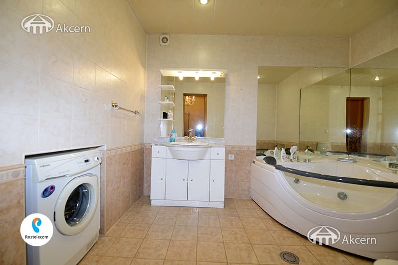 House · 6 rooms · 296 m² · Arabkir
