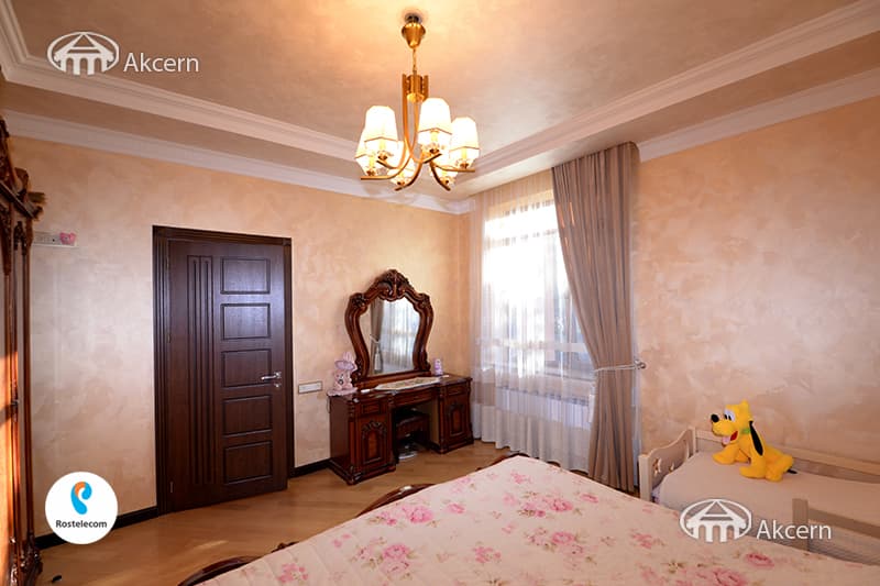 Առանձնատուն · 5 սեն. · 245 մ² · Կենտրոն