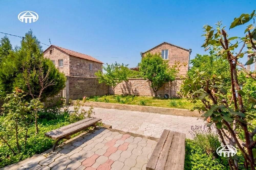 Особняк · 2 комн. · 186 м² · Джрвеж