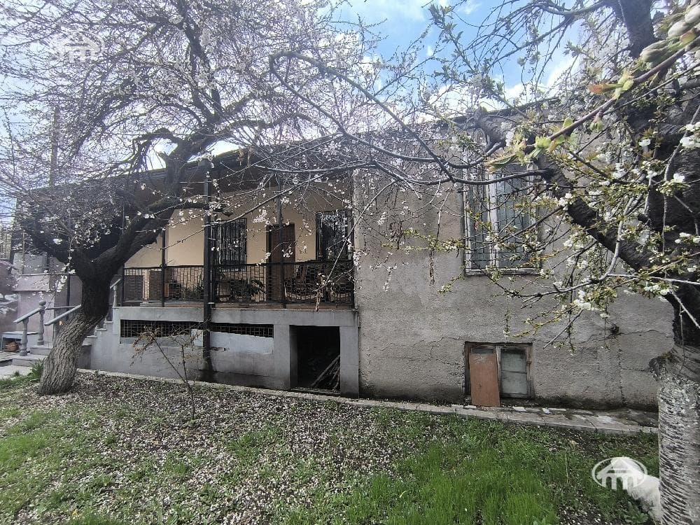 Дом · 6 комн. · 376 м² · Аван