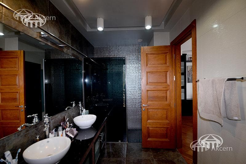 Mansion · 5 rooms · 1,014 m² · Vahagni