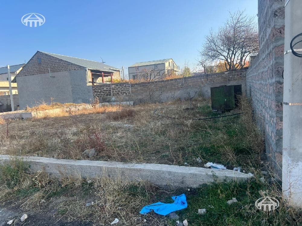 Land · 347 m² · Ptgni