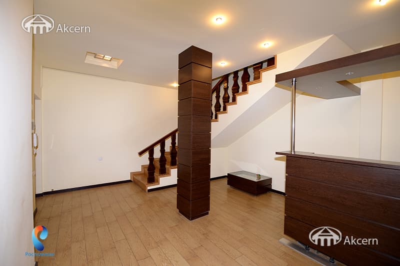 Apartment · 4 rooms · 215 m² · Kentron