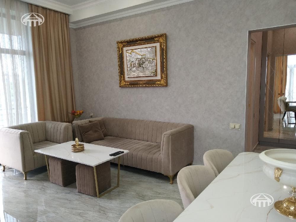 Apartment · 3 rooms · 82 m² · v. Arinj