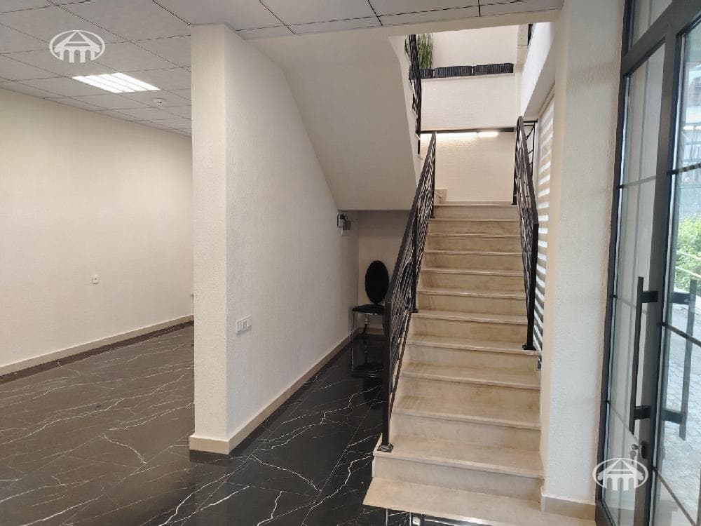 Խանութ · 110 մ² · Կենտրոն