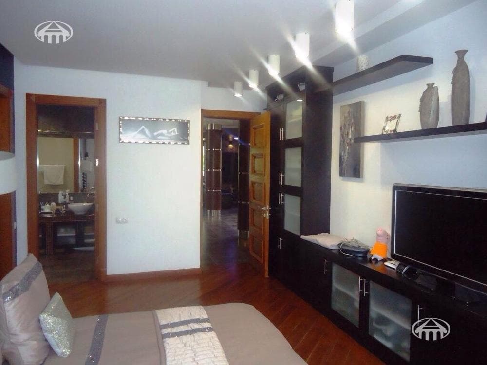 Mansion · 5 rooms · 1,014 m² · Vahagni