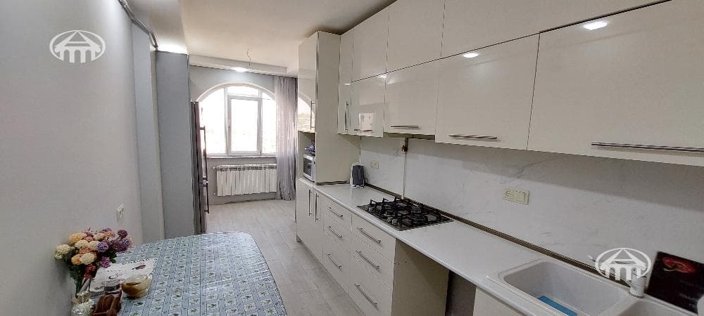 Apartment · 4 rooms · 94 m² · Avan
